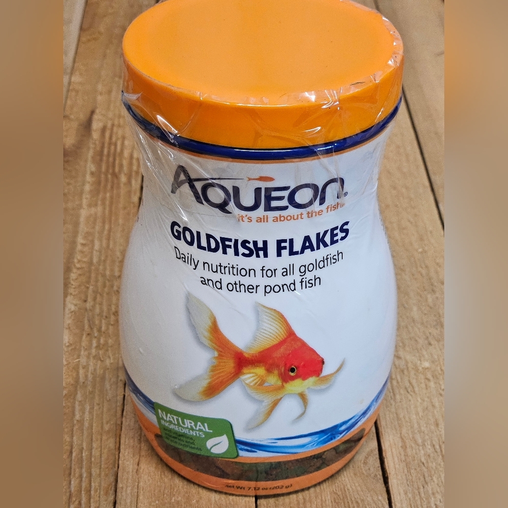 UNOPENED - EXPIRED 25FEB23 - GOLDFISH FLAKES - 7.12OZ - AQUEON - POND FISH